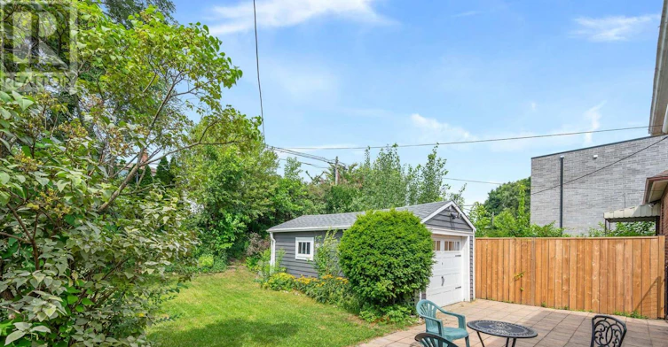 6 Roblin Avenue, Toronto, ON, M4C 3P8 - 38
