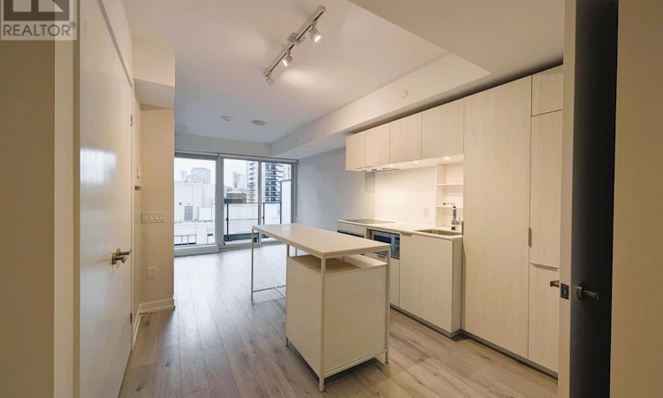 1812-77 Shuter Street