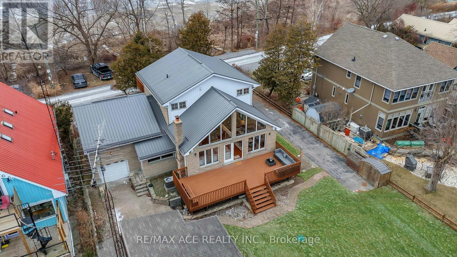 52 Beach Road WEST, Clarington, ON, L1C 7B7