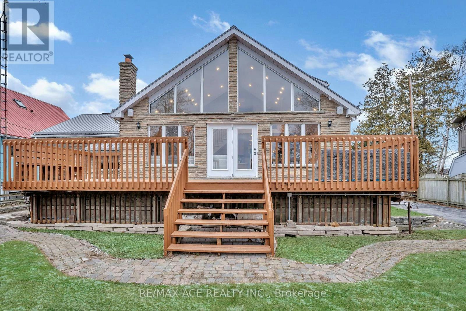 52 Beach Road WEST, Clarington, ON, L1C 7B7 - 7