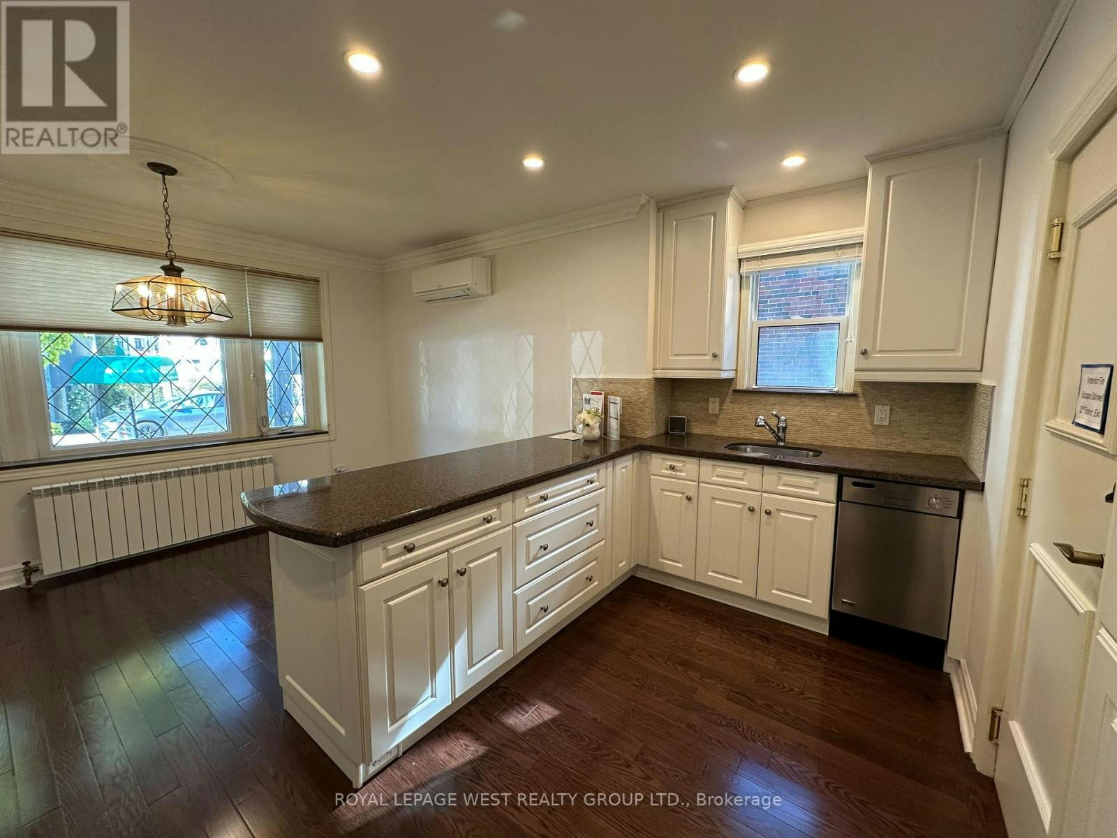 1-27 Mossom Road W, Toronto, ON, M6S 1L9 - 2