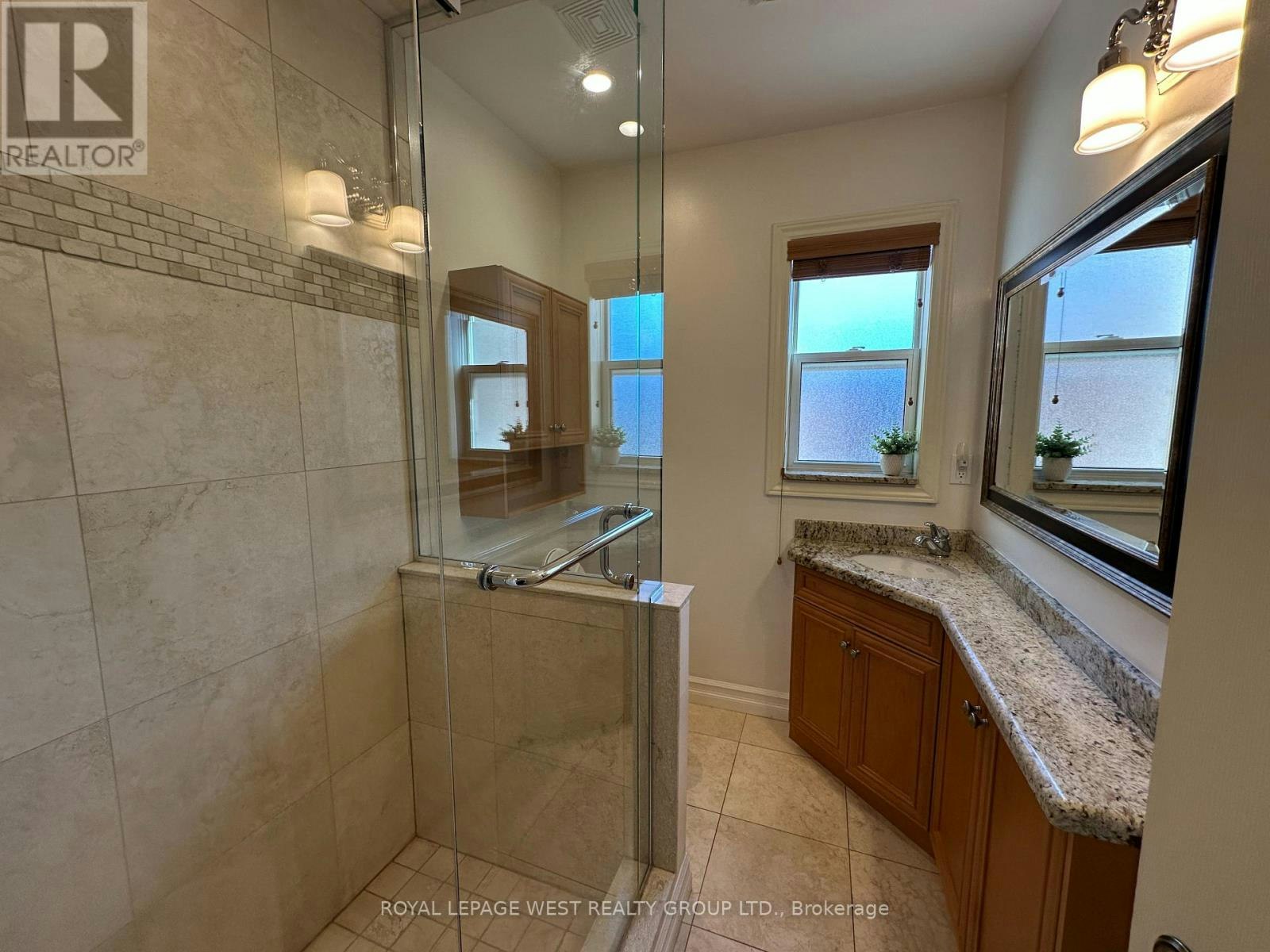 1-27 Mossom Road W, Toronto, ON, M6S 1L9 - 5