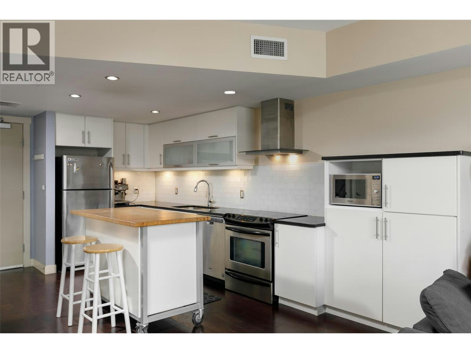 203-700 Martin Avenue - 4