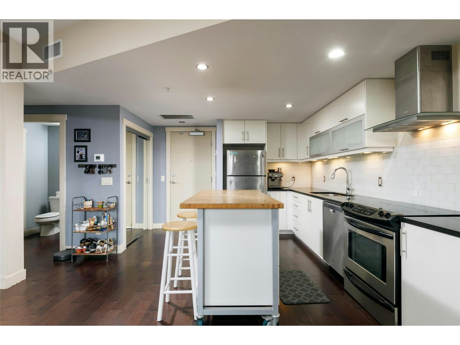 203-700 Martin Avenue - 3