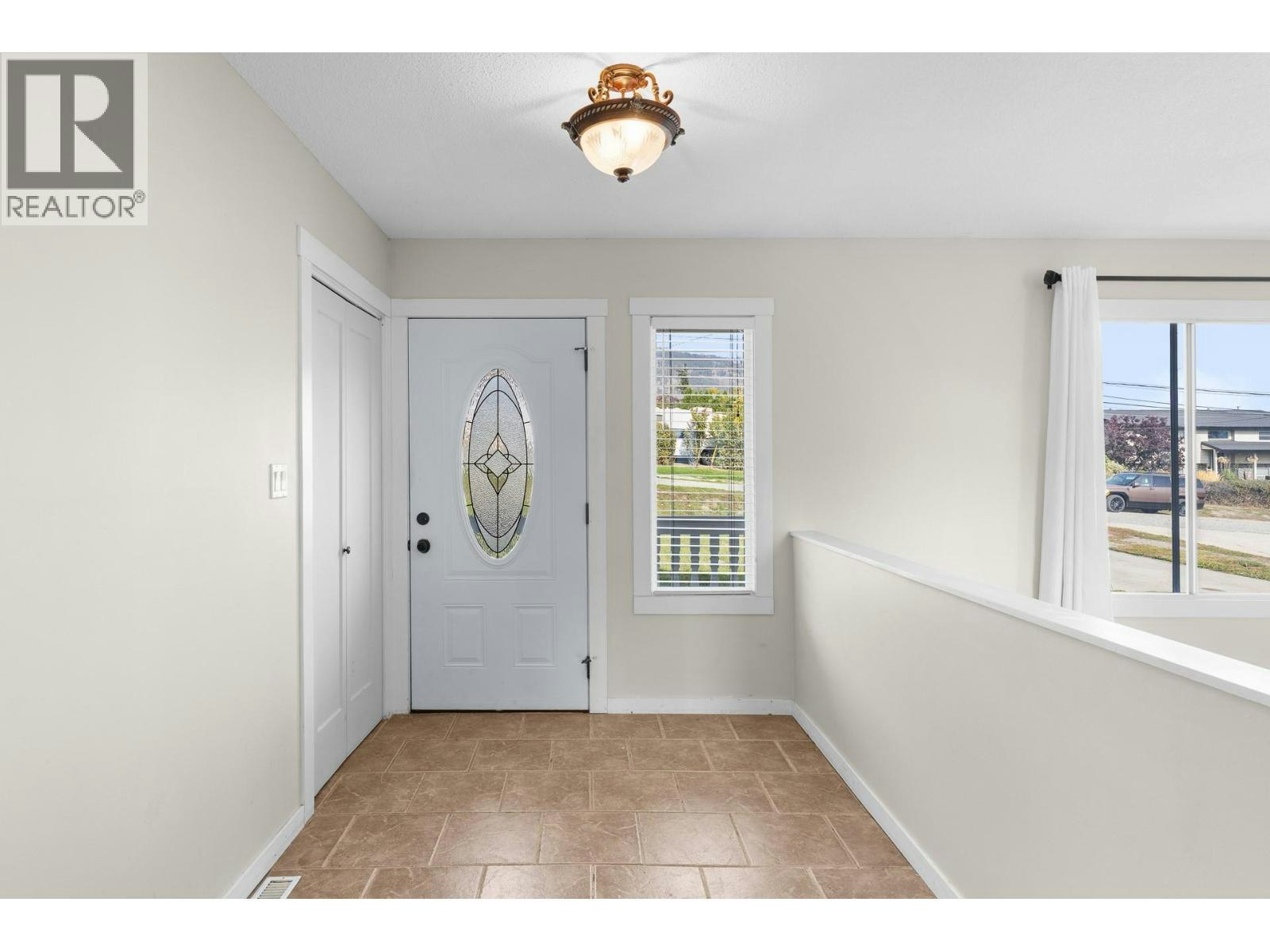 2582 Neufeld Crescent - 4
