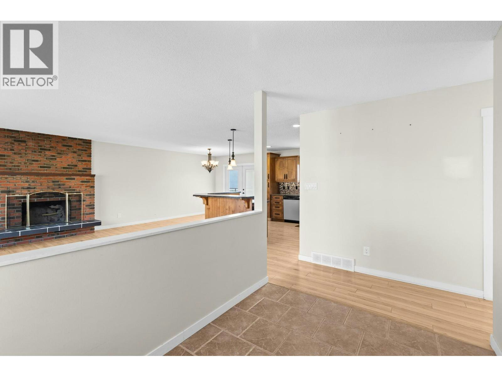 2582 Neufeld Crescent - 5