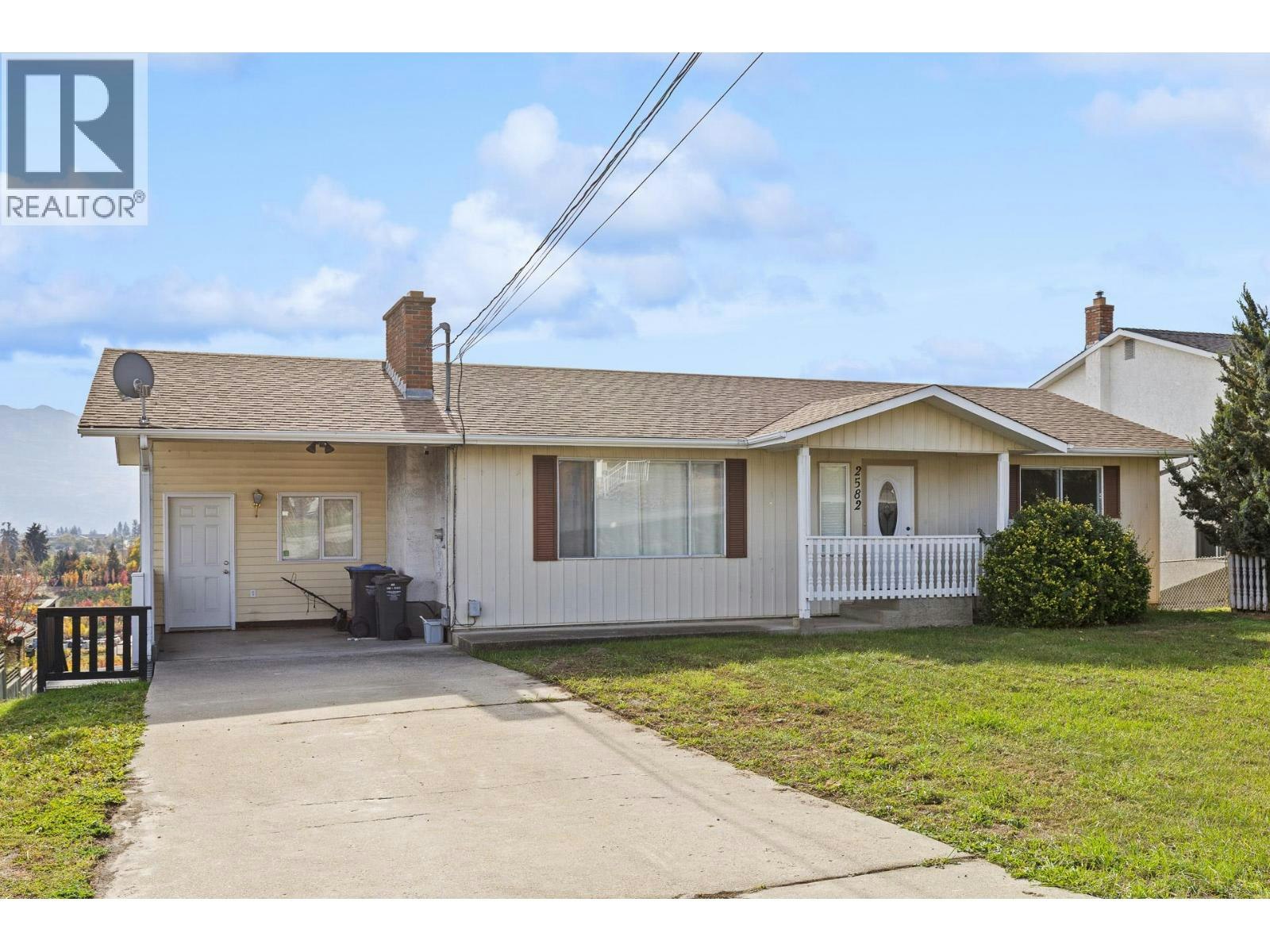 2582 Neufeld Crescent - 2