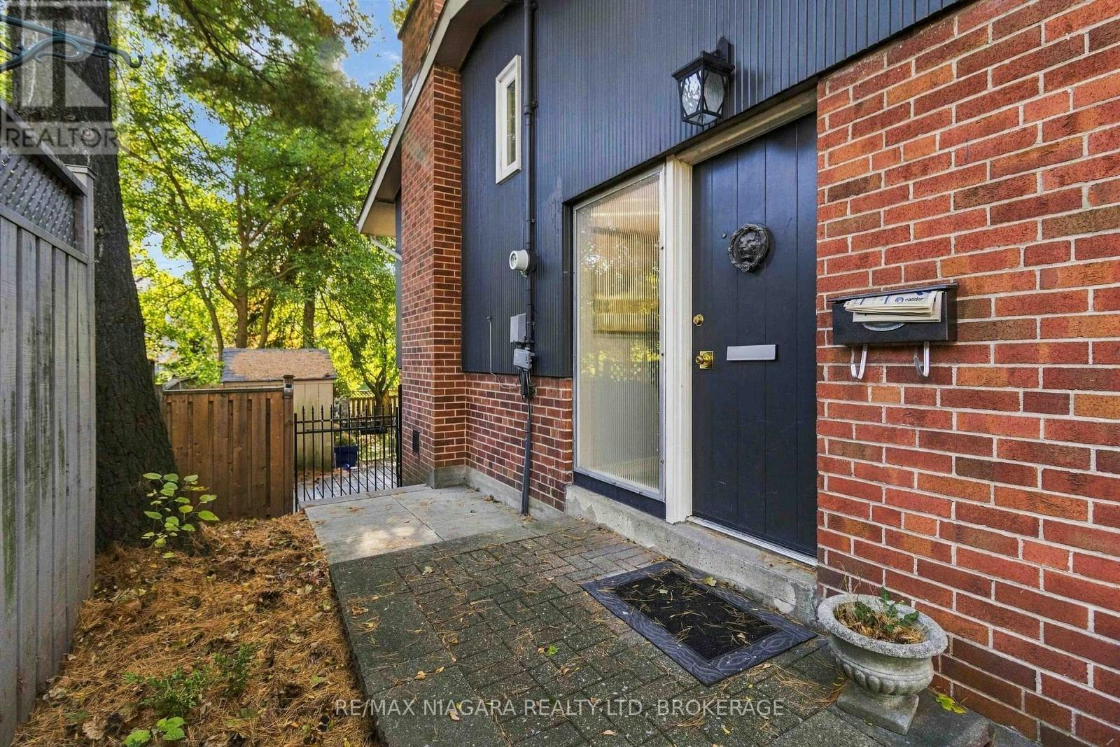 MAIN-1852 Truscott Drive, Mississauga, ON, L5J 2A2 - 2