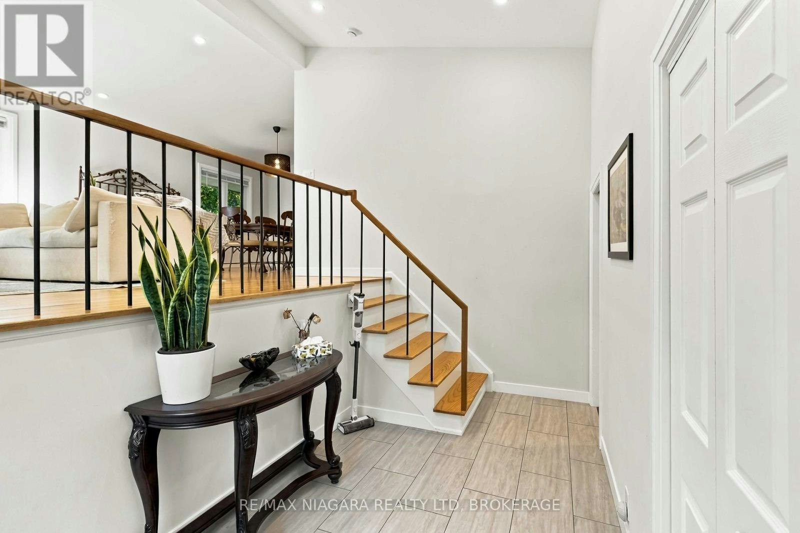 MAIN-1852 Truscott Drive, Mississauga, ON, L5J 2A2 - 3