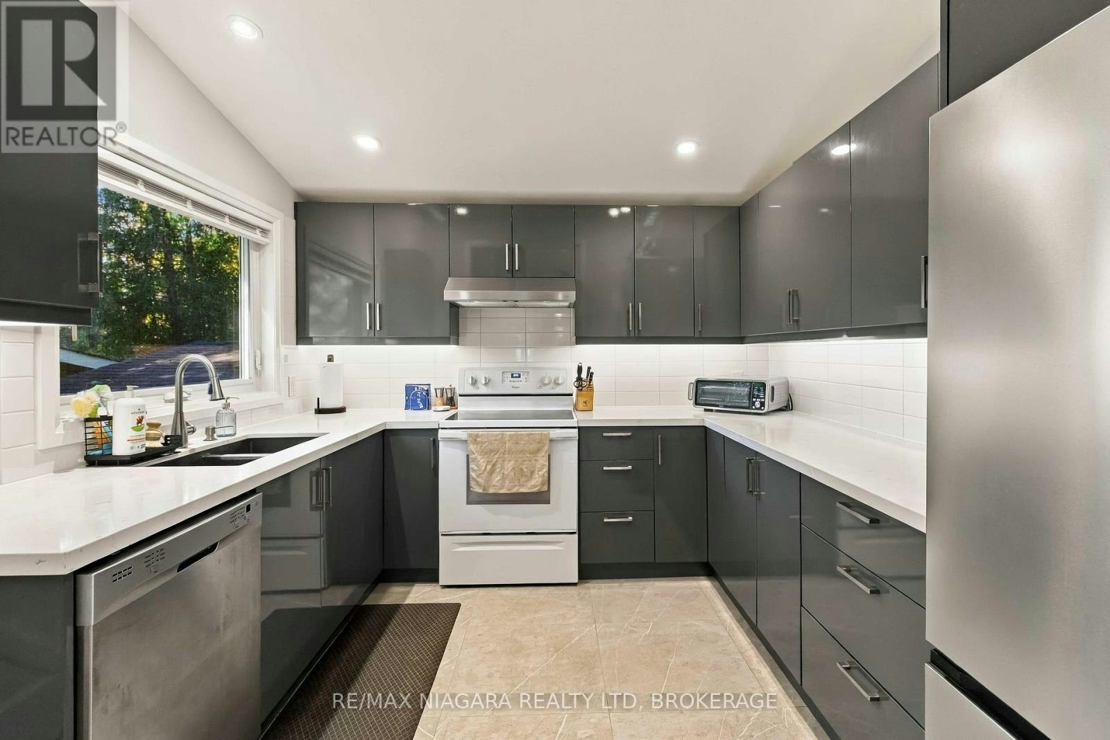 MAIN-1852 Truscott Drive, Mississauga, ON, L5J 2A2 - 12
