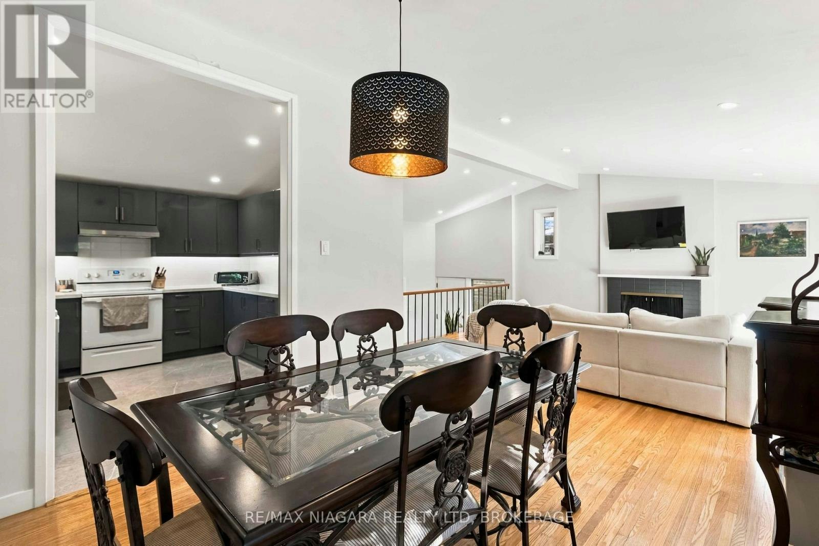 MAIN-1852 Truscott Drive, Mississauga, ON, L5J 2A2 - 11