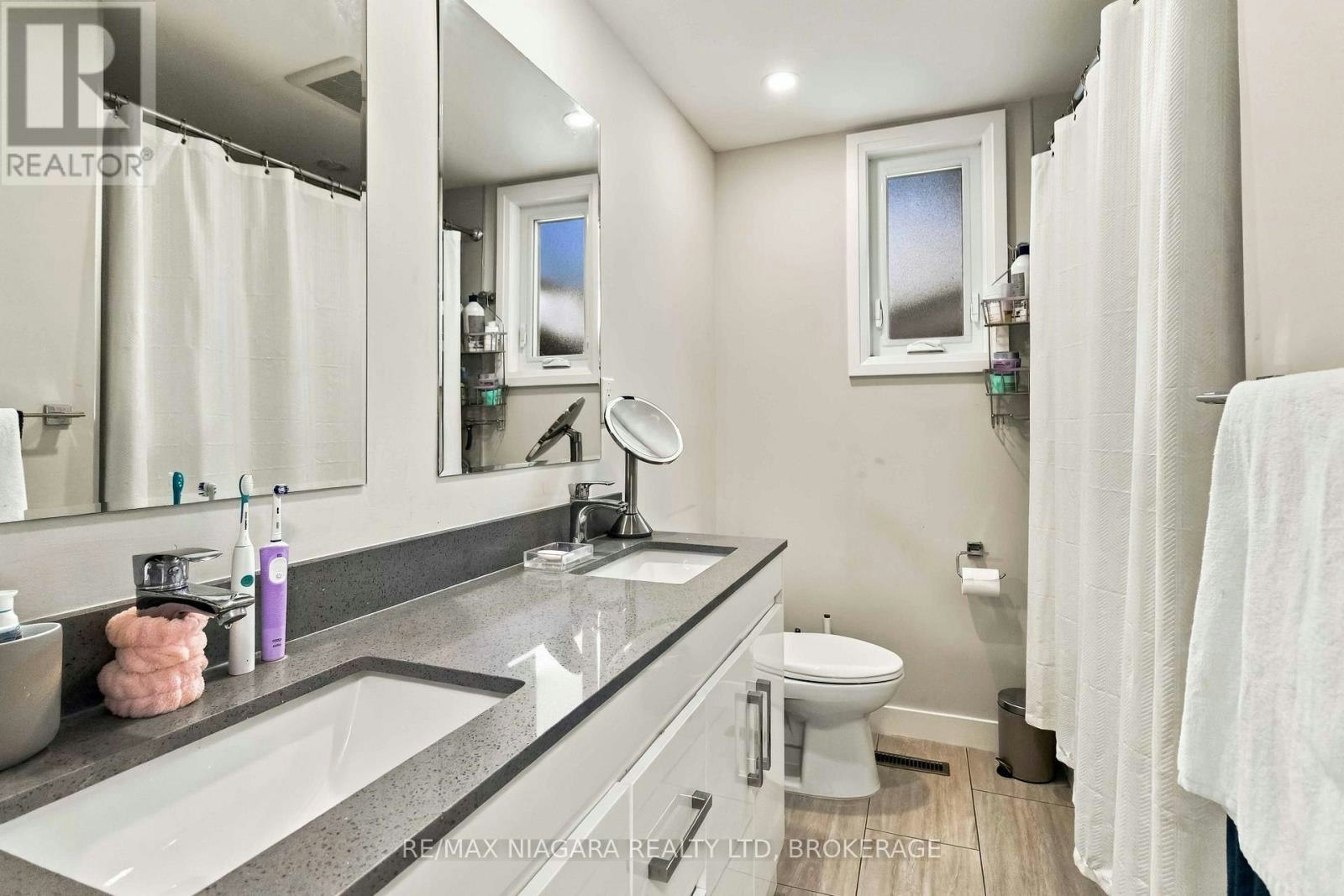 MAIN-1852 Truscott Drive, Mississauga, ON, L5J 2A2 - 17