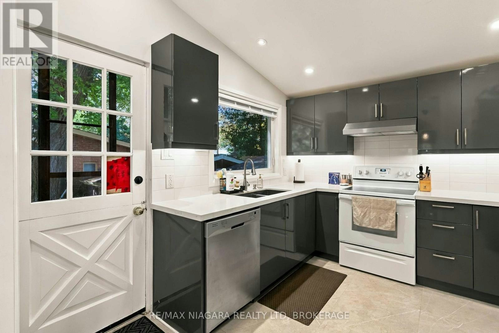 MAIN-1852 Truscott Drive, Mississauga, ON, L5J 2A2 - 14