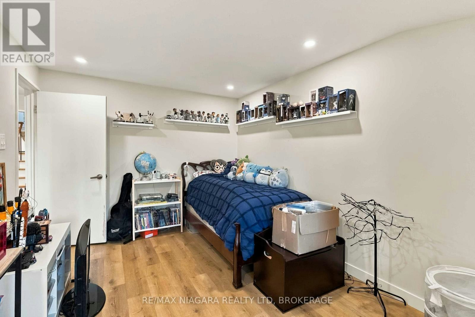 MAIN-1852 Truscott Drive, Mississauga, ON, L5J 2A2 - 21