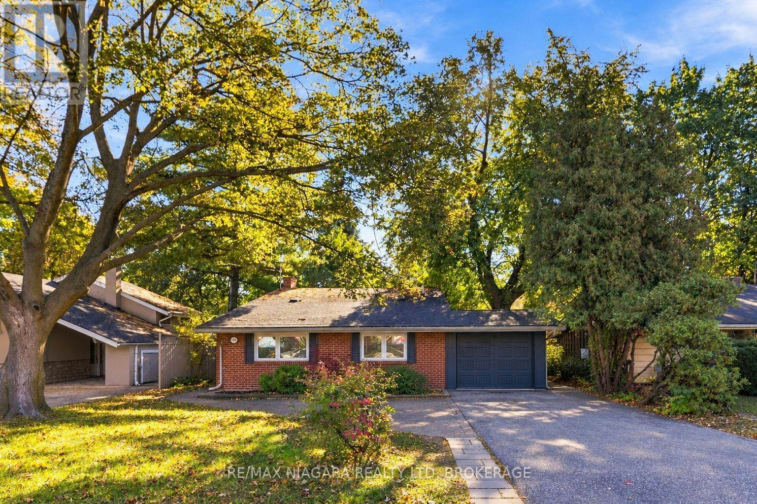 MAIN-1852 Truscott Drive, Mississauga, ON, L5J 2A2