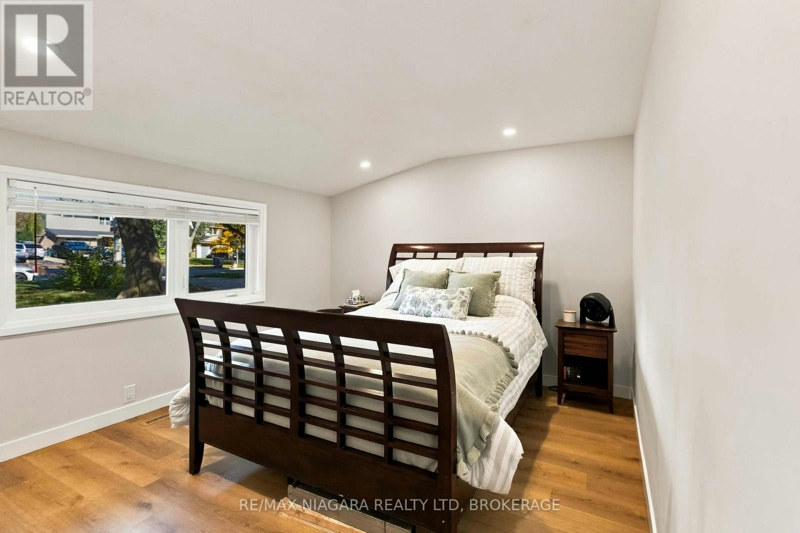 MAIN-1852 Truscott Drive, Mississauga, ON, L5J 2A2 - 18
