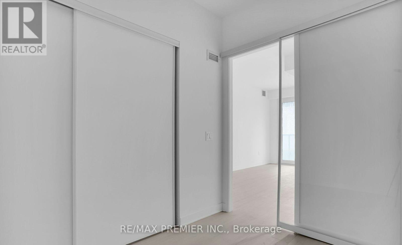 225-3900 Confederation Parkway, Mississauga, ON, L5B 0K7 - 9