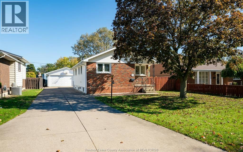 3172 Clemenceau Boulevard, Windsor, ON, N8T 2R5