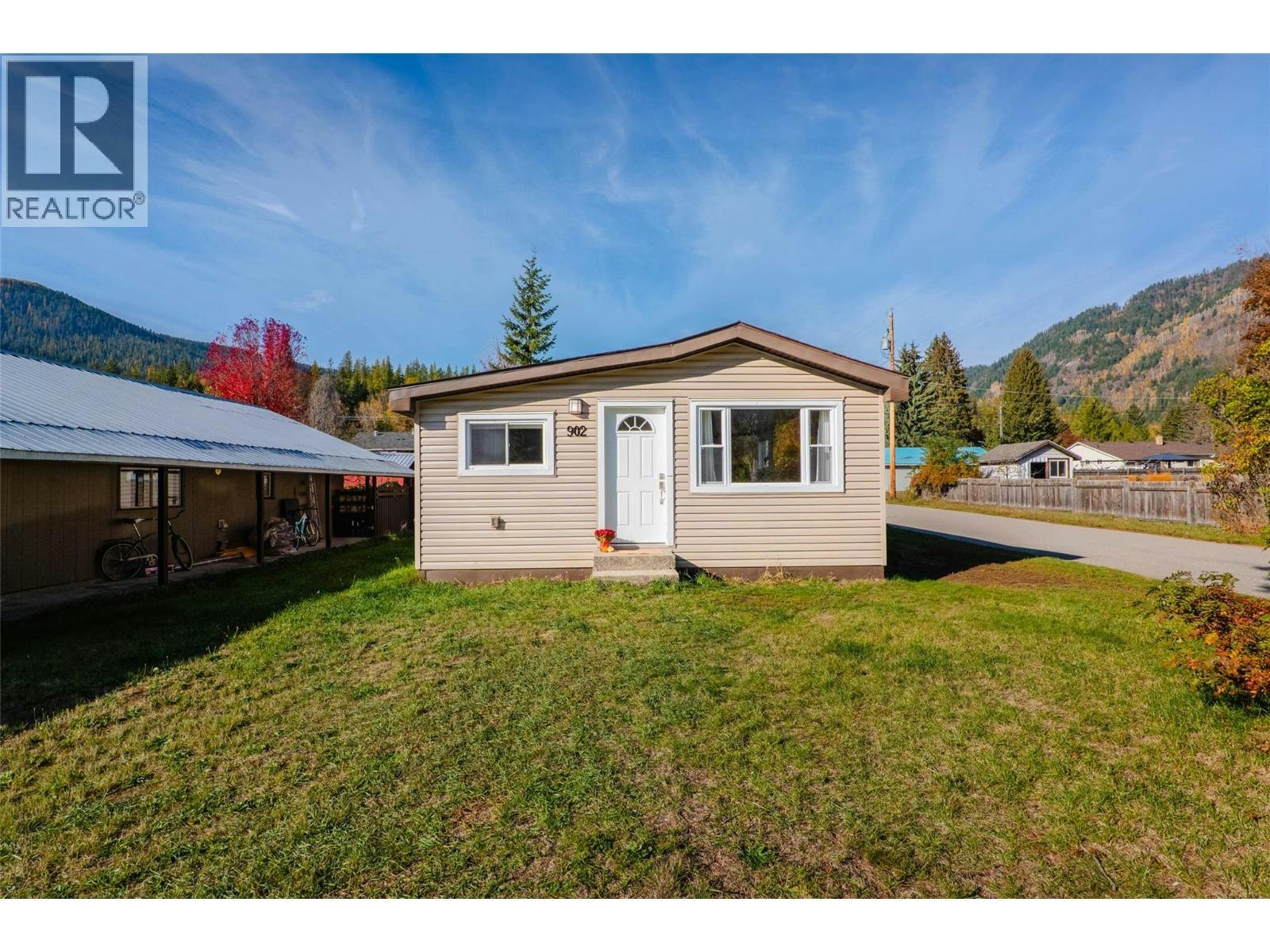 902 Cottonwood Avenue, Salmo, BC, V0G 1Z0