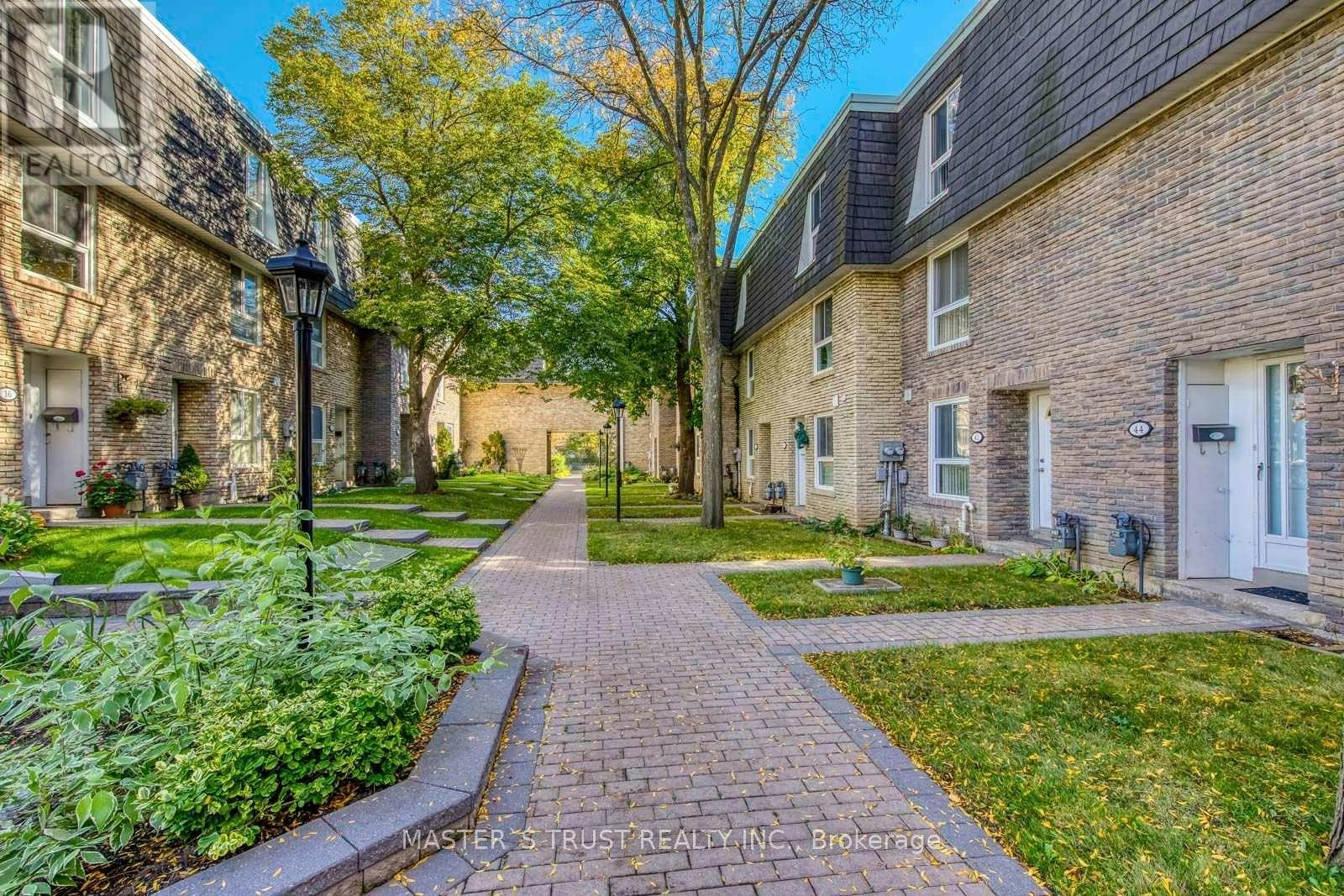 44 Tangle Briar Way, Toronto, ON, M2J 2M4 - 3