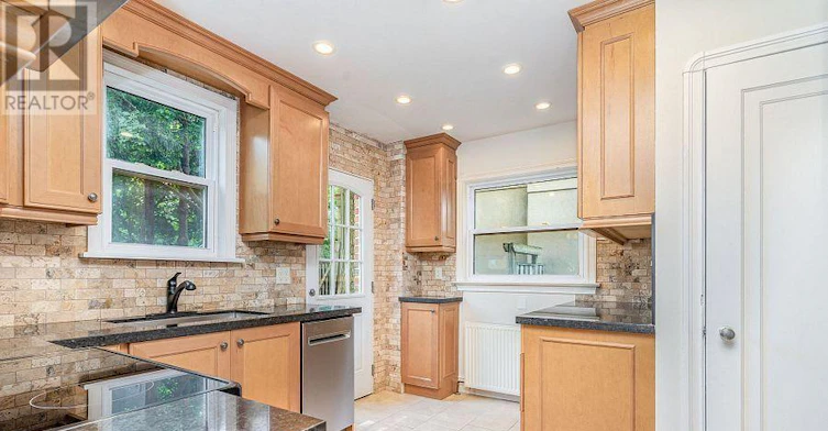 65 Prince Charles Drive, Toronto, ON, M6A 2H4 - 6