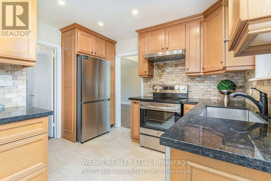 65 Prince Charles Drive, Toronto, ON, M6A 2H4 - 8