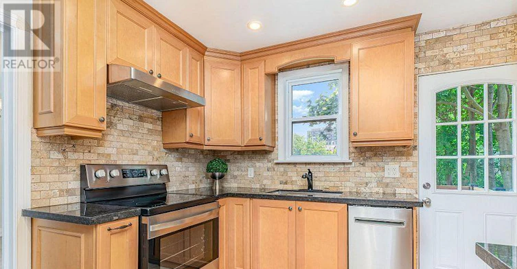 65 Prince Charles Drive, Toronto, ON, M6A 2H4 - 7