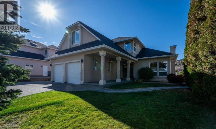979 Regent Crescent