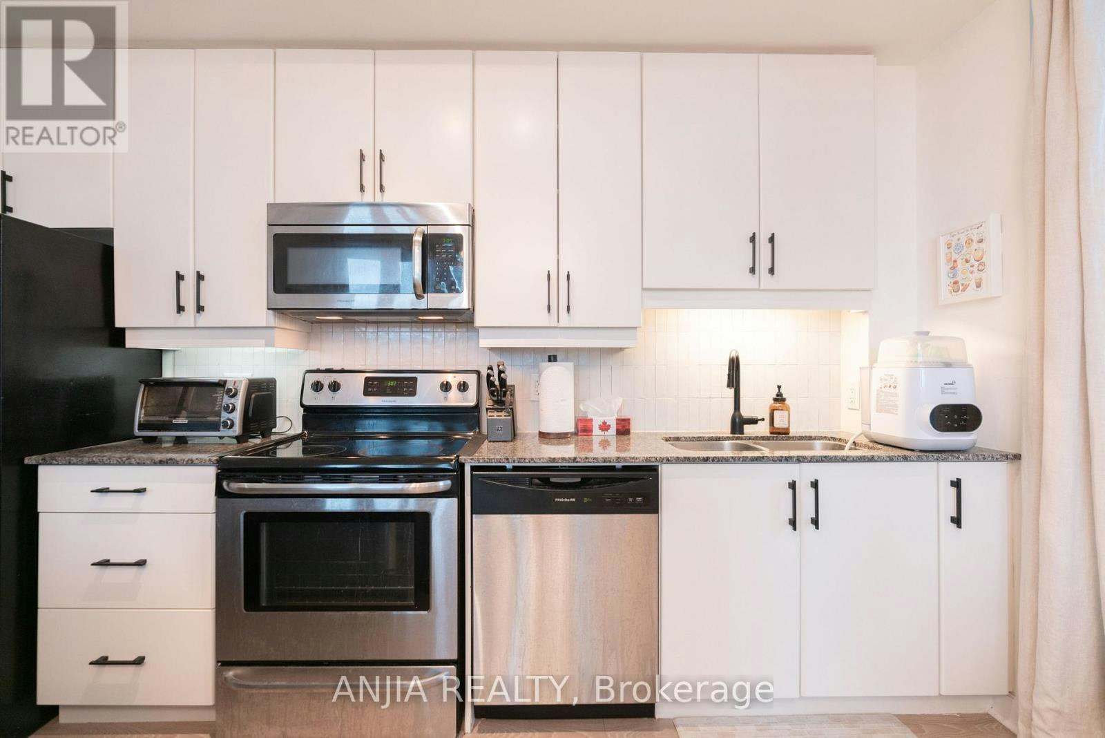 3004-33 Bay Street, Toronto, ON, M5J 2Z3 - 4