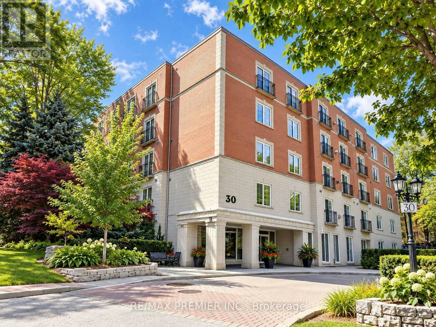301-30 Anglesey Boulevard, Toronto, ON, M9A 3B5