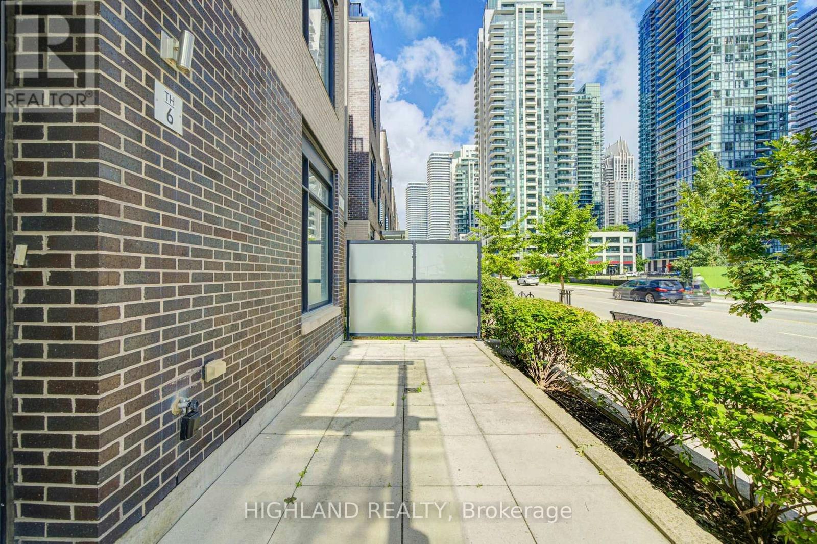 6-4010 Parkside Village Drive, Mississauga, ON, L5B 0K2 - 2
