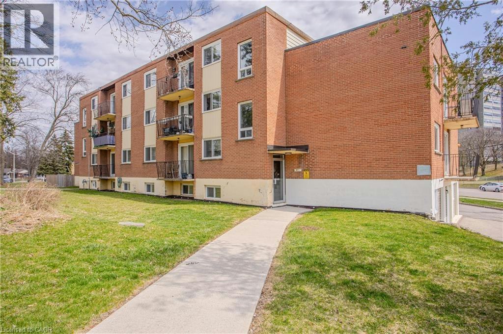4-371 Dale Crescent, Waterloo, ON, N2J 3Y6 - 2