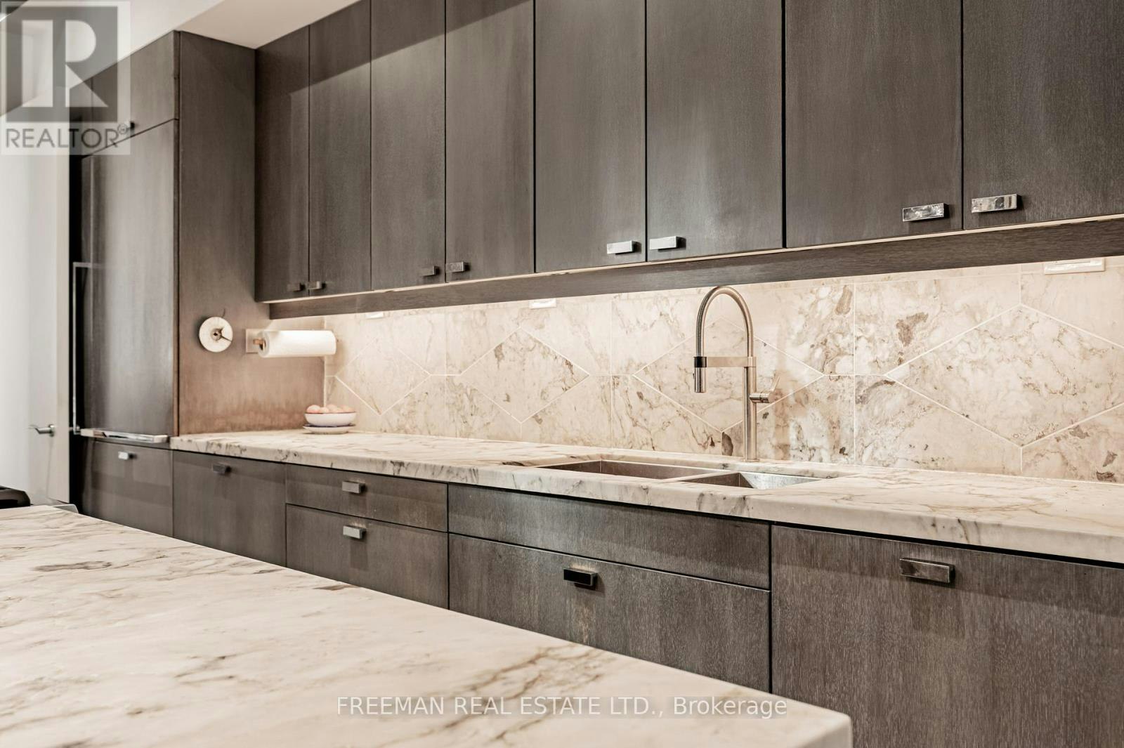 UPPER-21 Howland Avenue, Toronto, ON, M5R 3B2 - 16