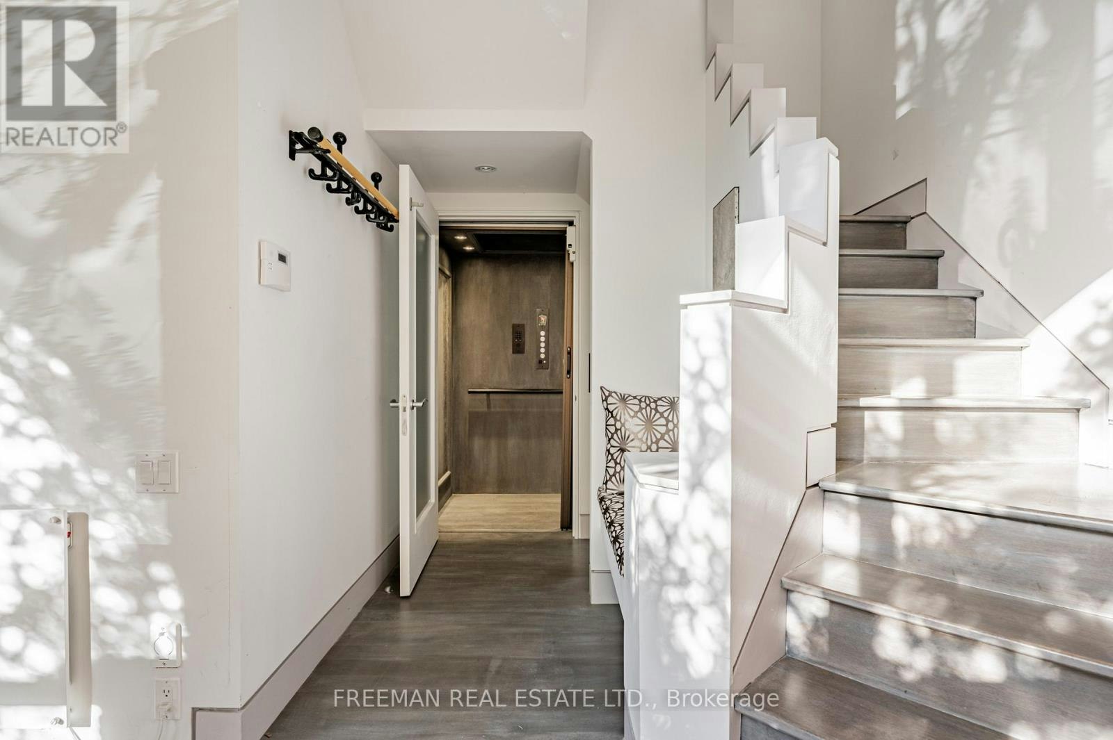 UPPER-21 Howland Avenue, Toronto, ON, M5R 3B2 - 4