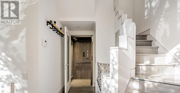 UPPER-21 Howland Avenue, Toronto, ON, M5R 3B2 - 4