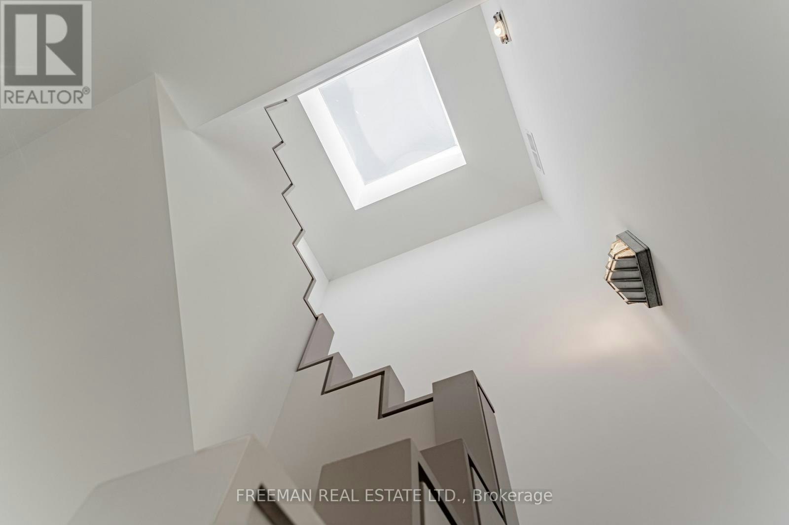 UPPER-21 Howland Avenue, Toronto, ON, M5R 3B2 - 5