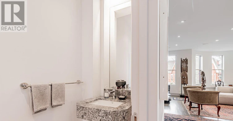 UPPER-21 Howland Avenue, Toronto, ON, M5R 3B2 - 9