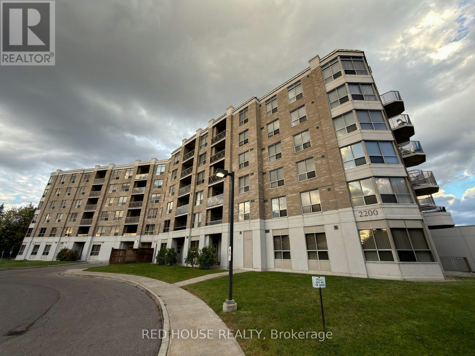 208-2200 John Street, Markham, ON, L3T 7S7