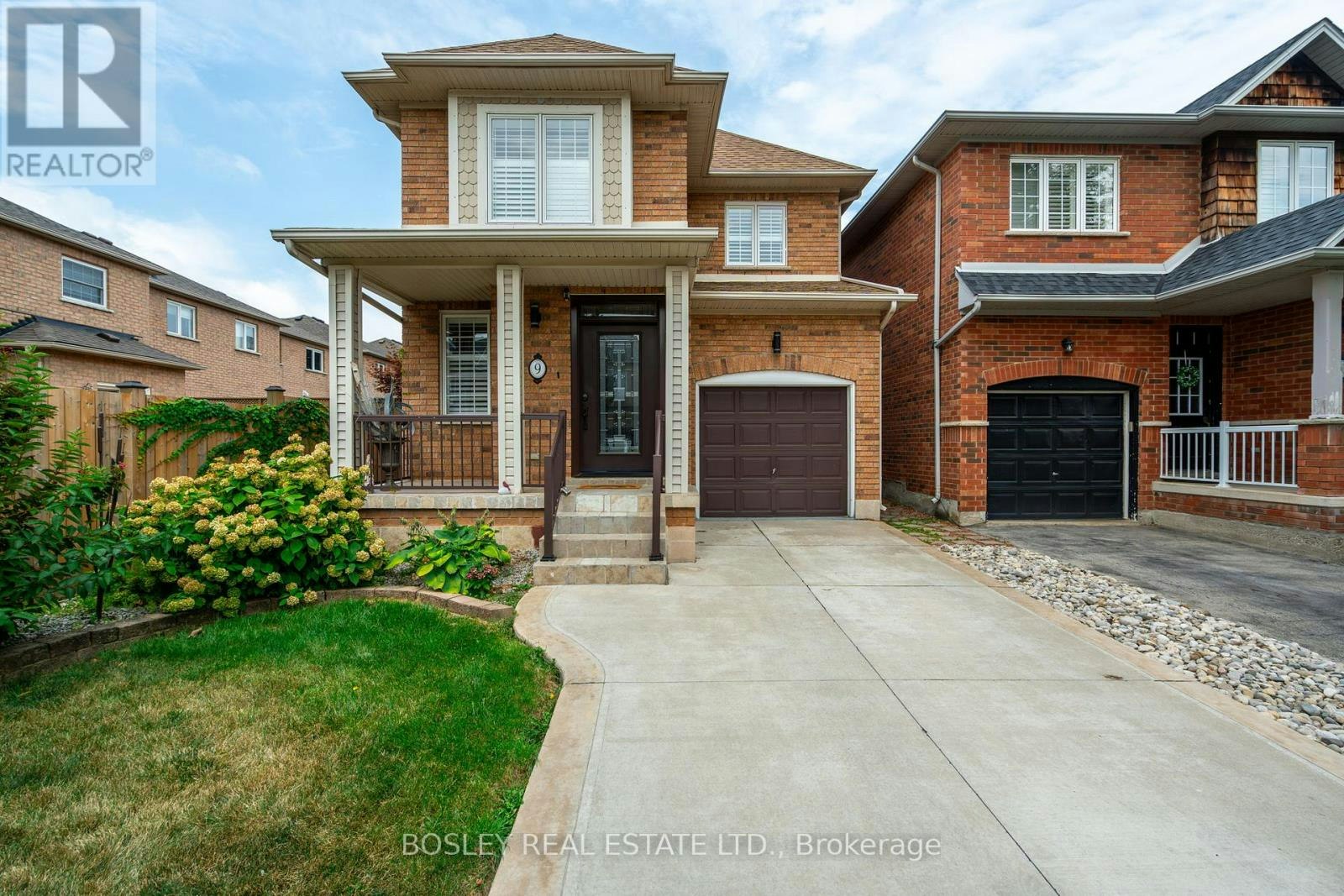 9 Dewsbury Way, Hamilton, ON, L8E 6C4