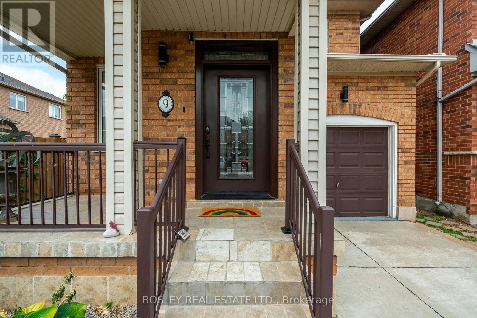 9 Dewsbury Way, Hamilton, ON, L8E 6C4 - 2