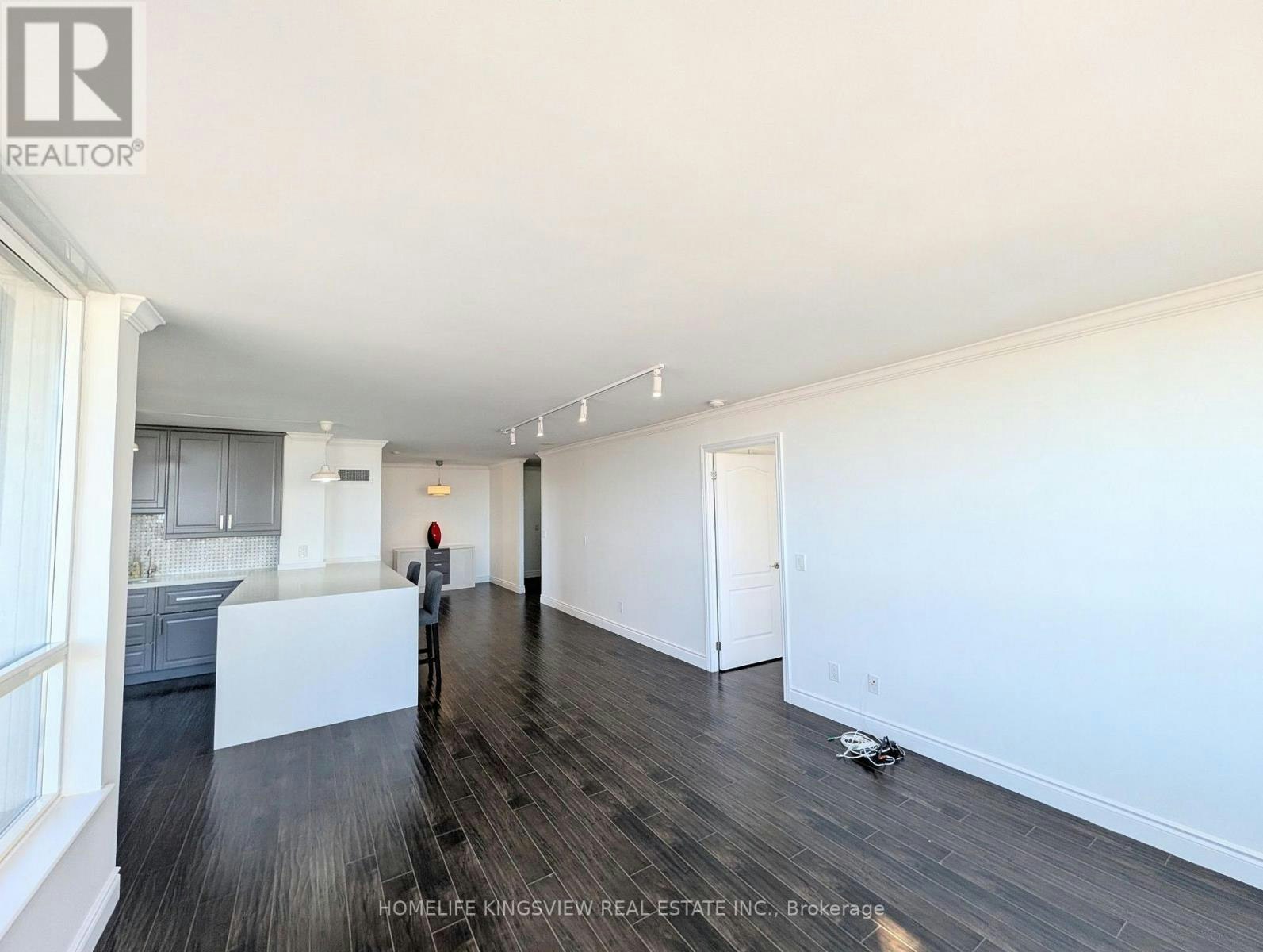 1104-60 Disera Drive, Vaughan, ON, L4J 9G1 - 4