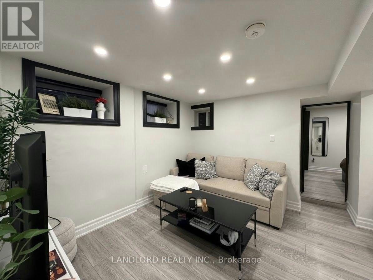 4-121 Sorauren Avenue, Toronto, ON, M6R 2E3 - 7