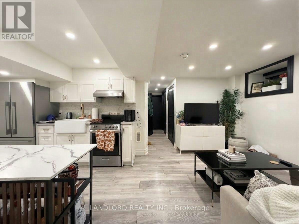 4-121 Sorauren Avenue, Toronto, ON, M6R 2E3