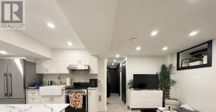 4-121 Sorauren Avenue, Toronto, ON, M6R 2E3