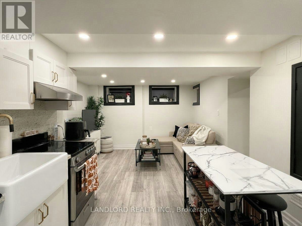 4-121 Sorauren Avenue, Toronto, ON, M6R 2E3 - 3