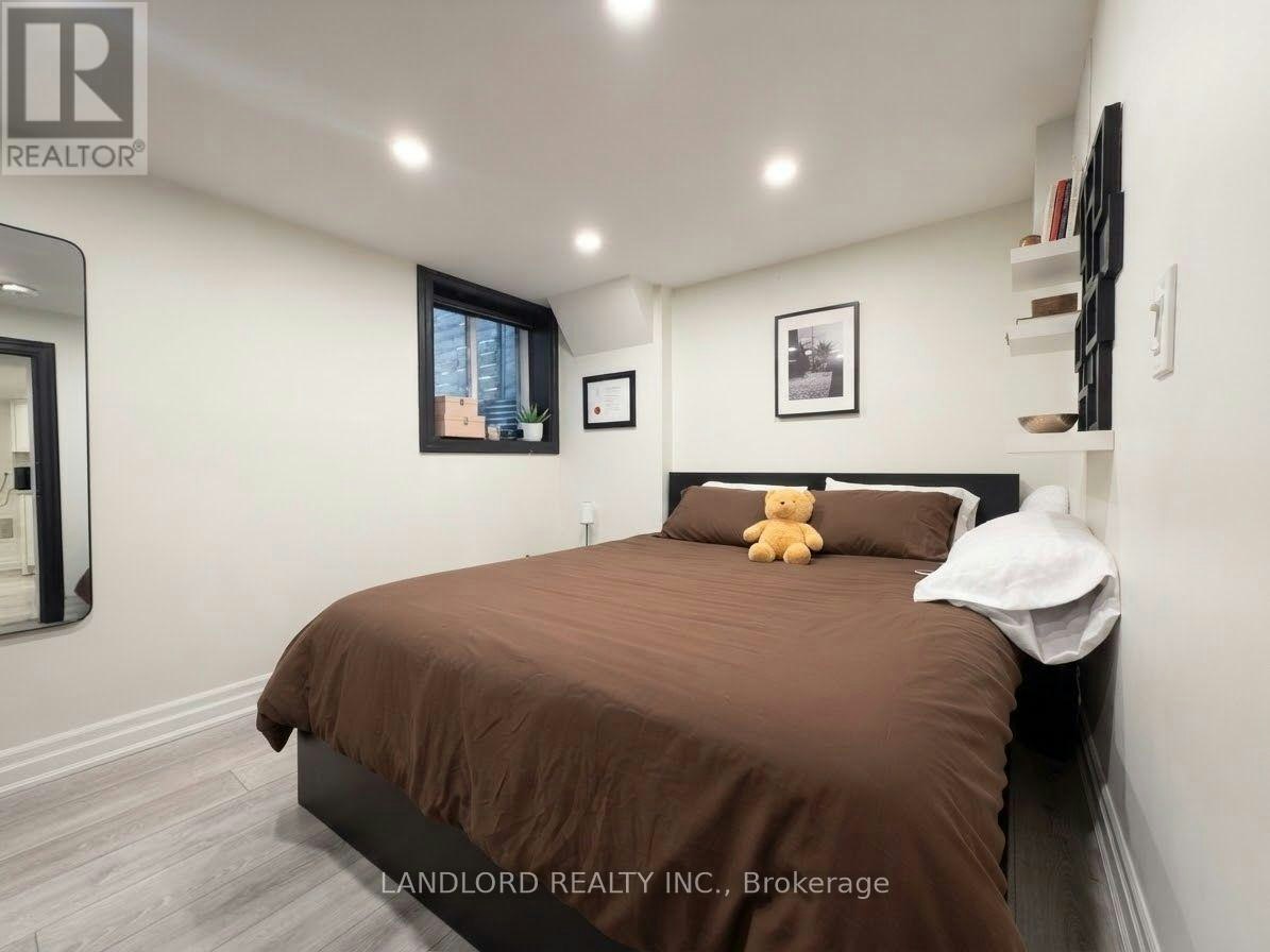 4-121 Sorauren Avenue, Toronto, ON, M6R 2E3 - 8