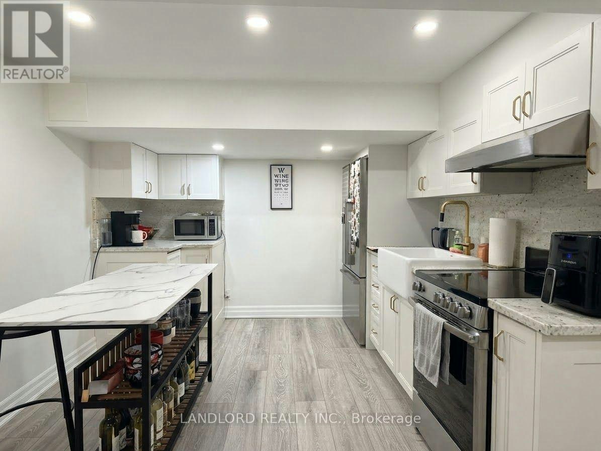 4-121 Sorauren Avenue, Toronto, ON, M6R 2E3 - 2