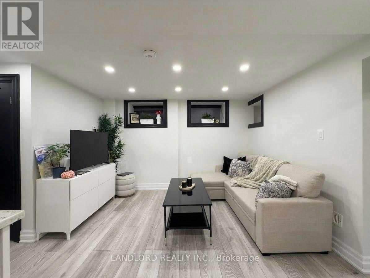 4-121 Sorauren Avenue, Toronto, ON, M6R 2E3 - 6