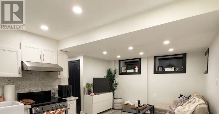 4-121 Sorauren Avenue, Toronto, ON, M6R 2E3 - 4
