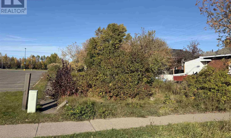 418 Albert Street W
